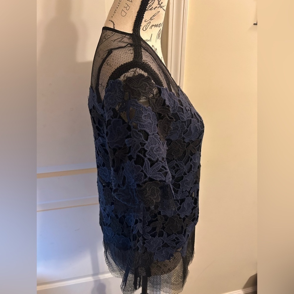 White House Black Market embroidered lace top - Picture 4 of 5